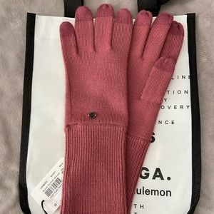 Lululemon Scroll On Knit Gloves